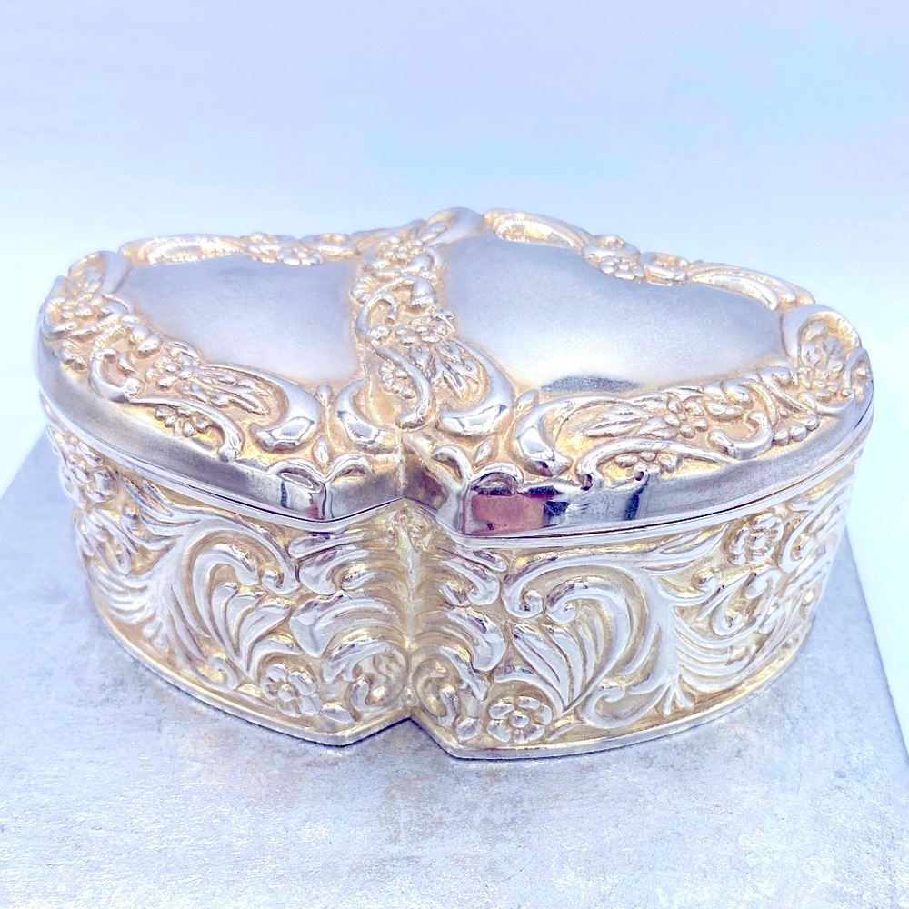 Vintage Elegant Silver Plated Heart-Shaped Jewelry Box With Red Velvet Lining